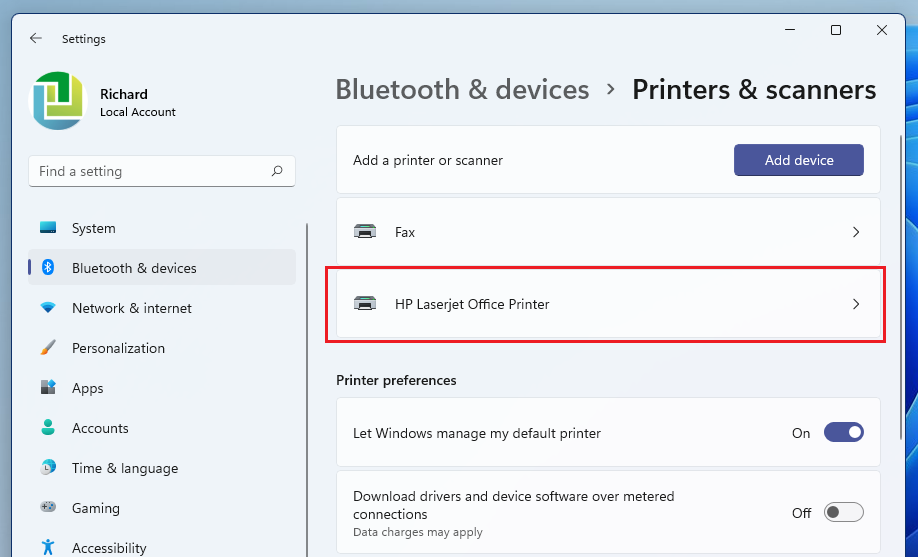 Windows 11 shares a printer with others